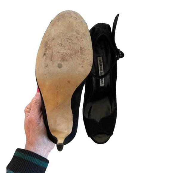 Manolo Blahnik Suede Ankle Strap Scalloped Heels Shoes 38 Black - Picture 4 of 6